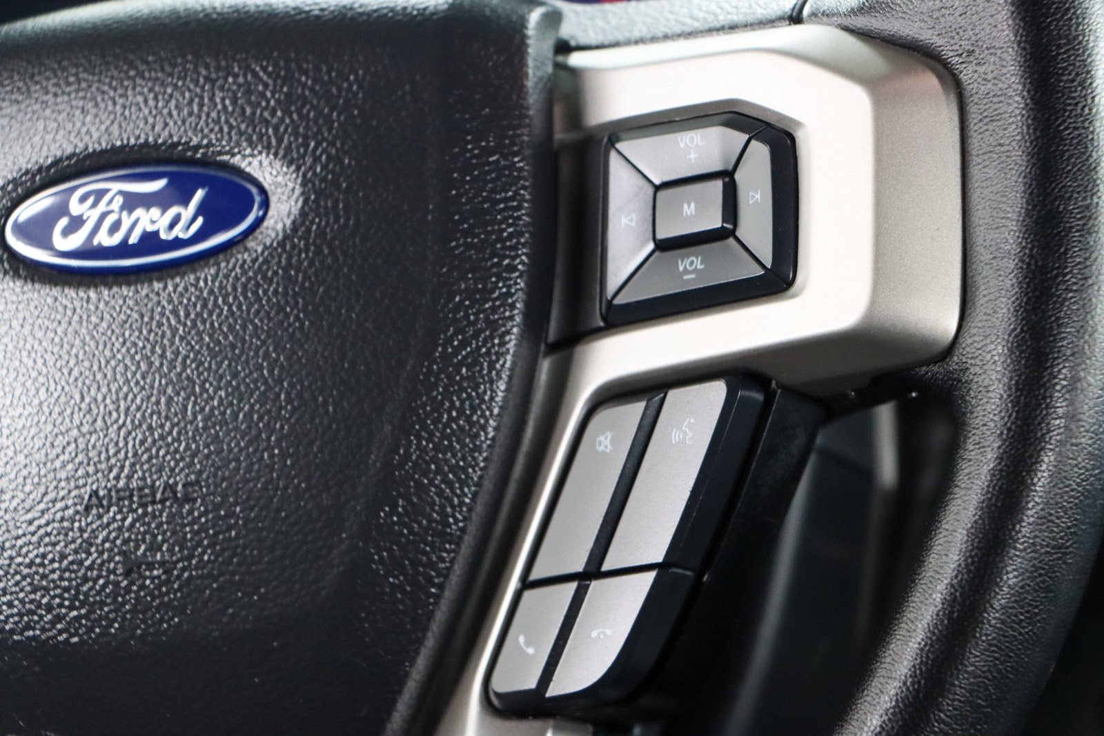 Used 2022 Ford F250 Lariat w/ Black Appearance Pkg image 15