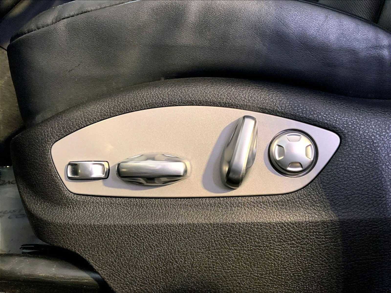 Certified 2024 Porsche Macan image 39