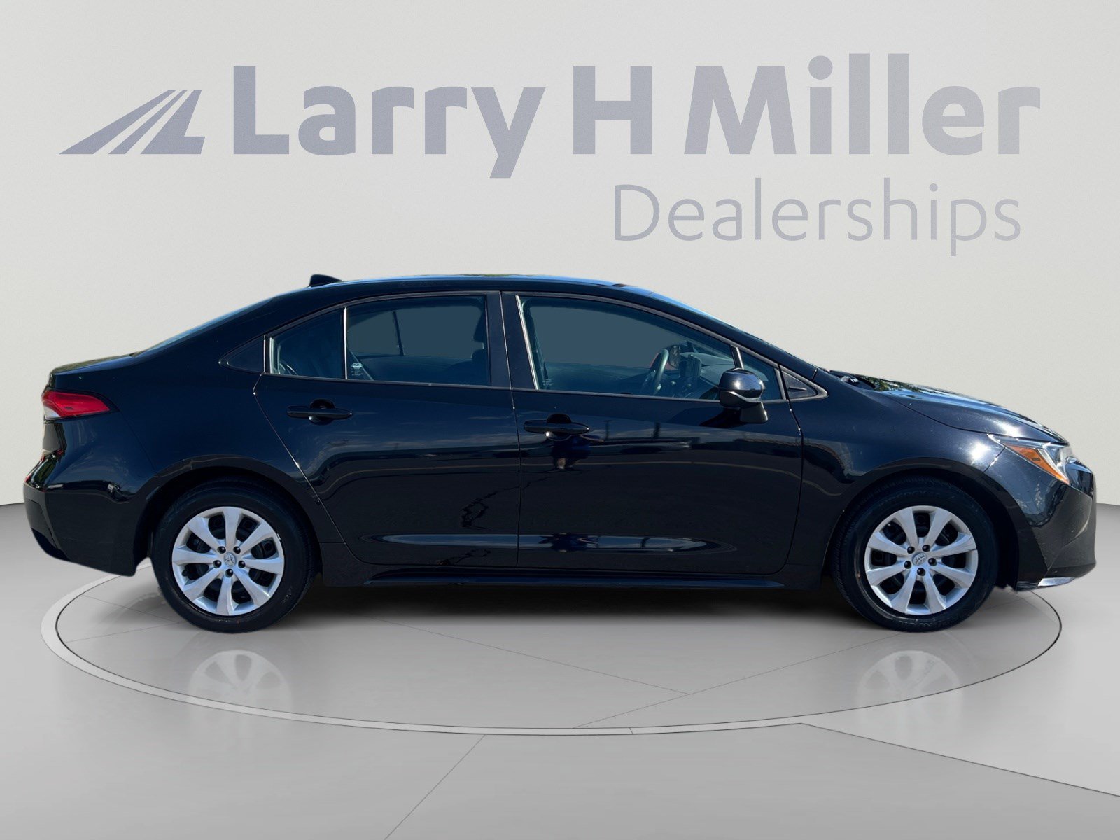 Used 2023 Toyota Corolla LE FWD image 6
