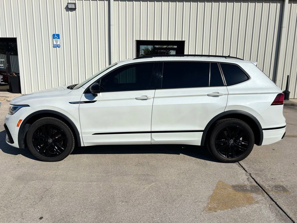 Used 2022 Volkswagen Tiguan SE R-Line image 2