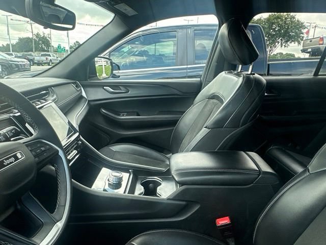 Used 2024 Jeep Grand Cherokee Altitude AWD/4WD image 8