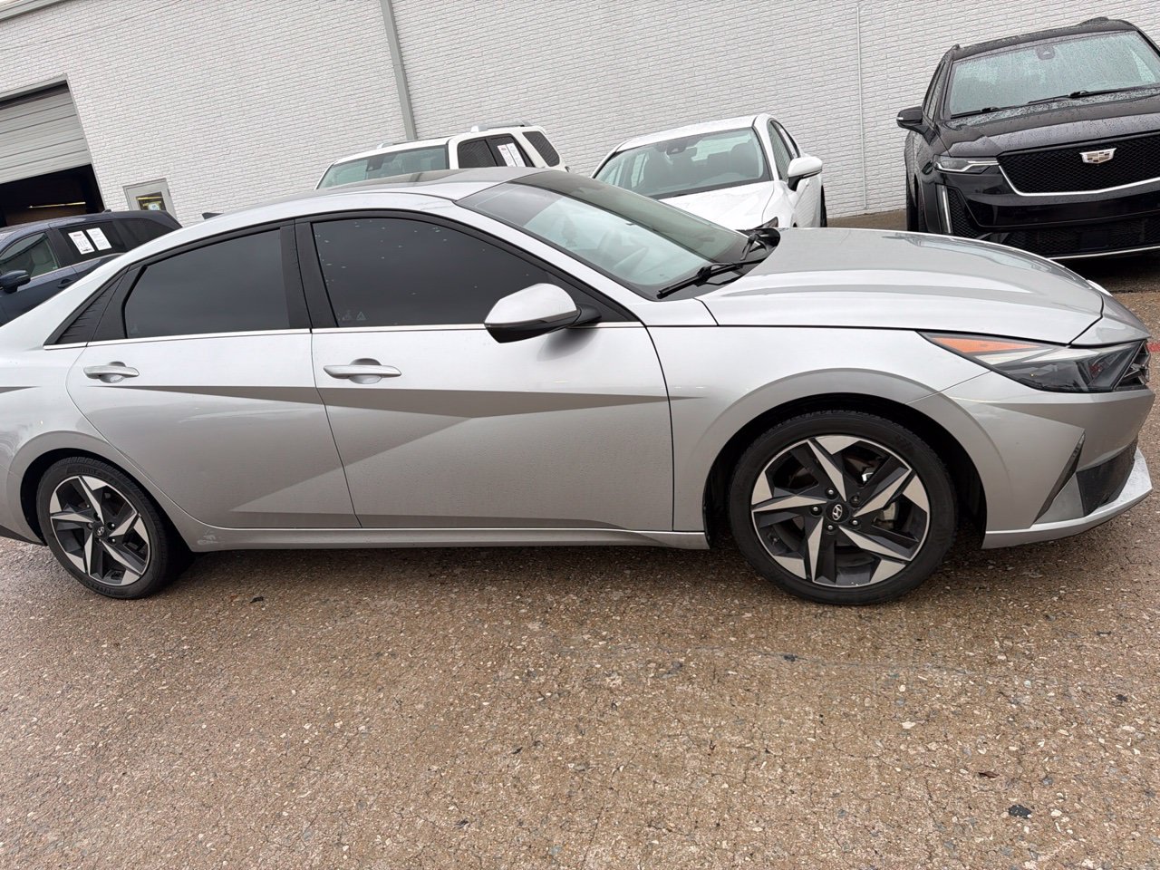 Used 2021 Hyundai Elantra Limited w/ Cargo Package FWD image 2