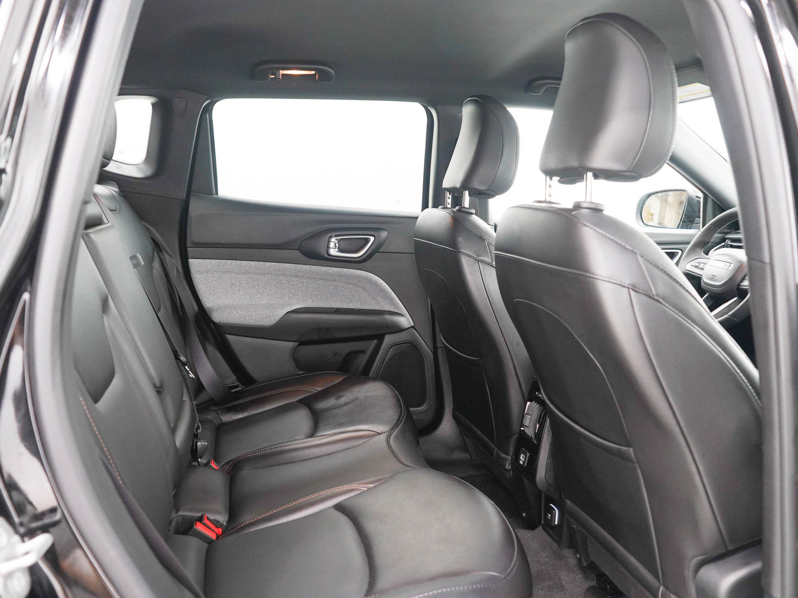 Used 2023 Jeep Compass Latitude AWD/4WD image 13