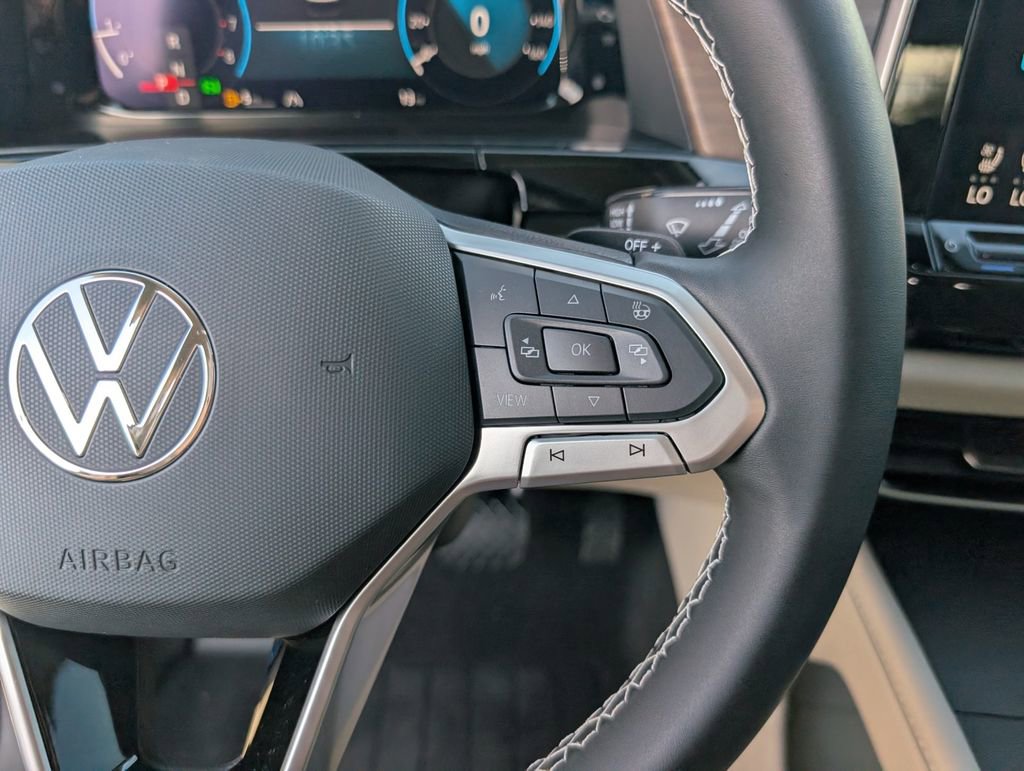 Used 2025 Volkswagen Atlas SE image 17