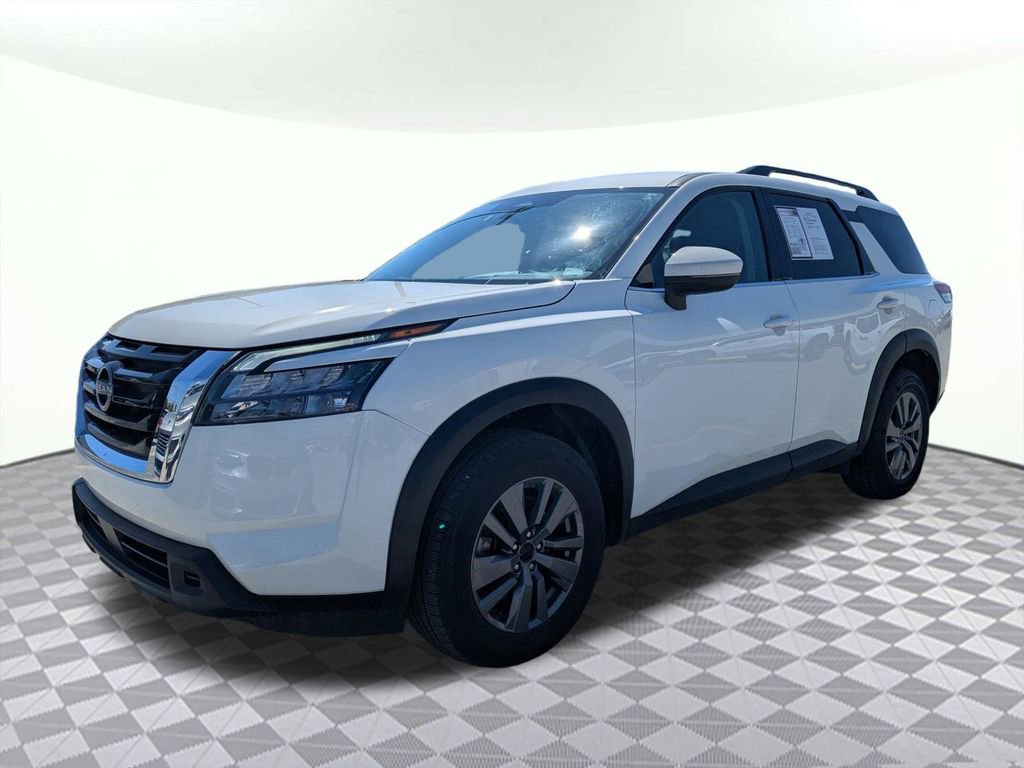 Used 2025 Nissan Pathfinder SV image 6