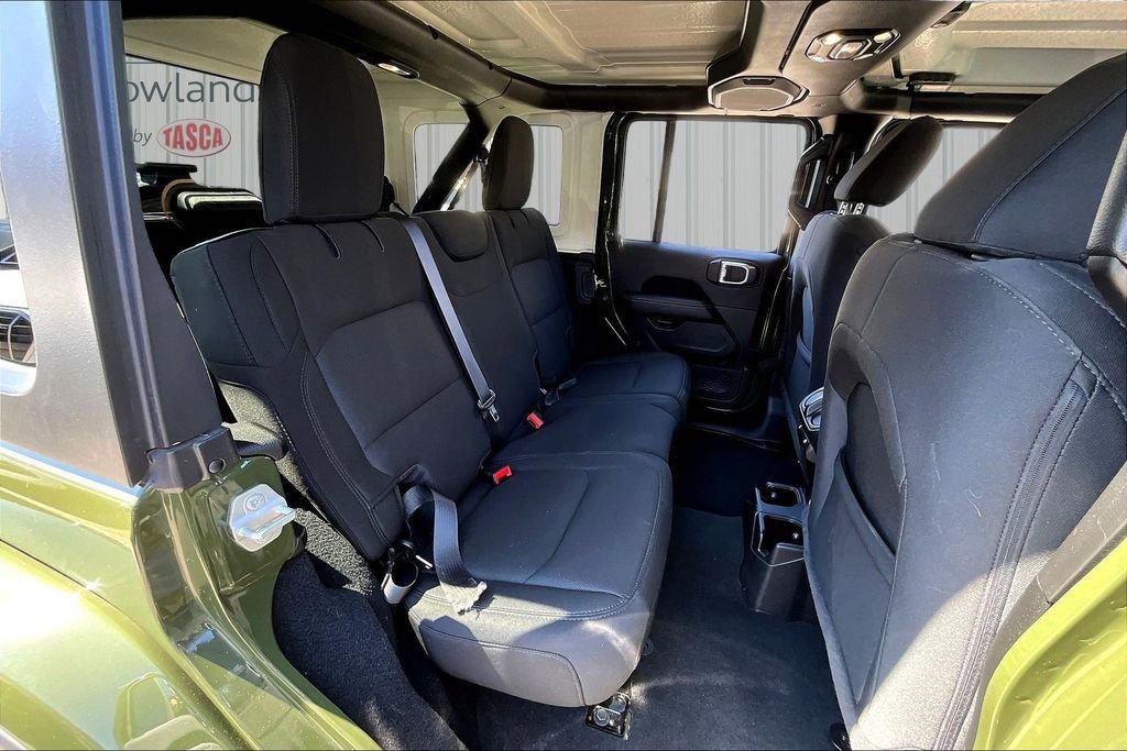 Used 2022 Jeep Wrangler Unlimited Sahara w/ Cold Weather Group AWD/4WD image 25