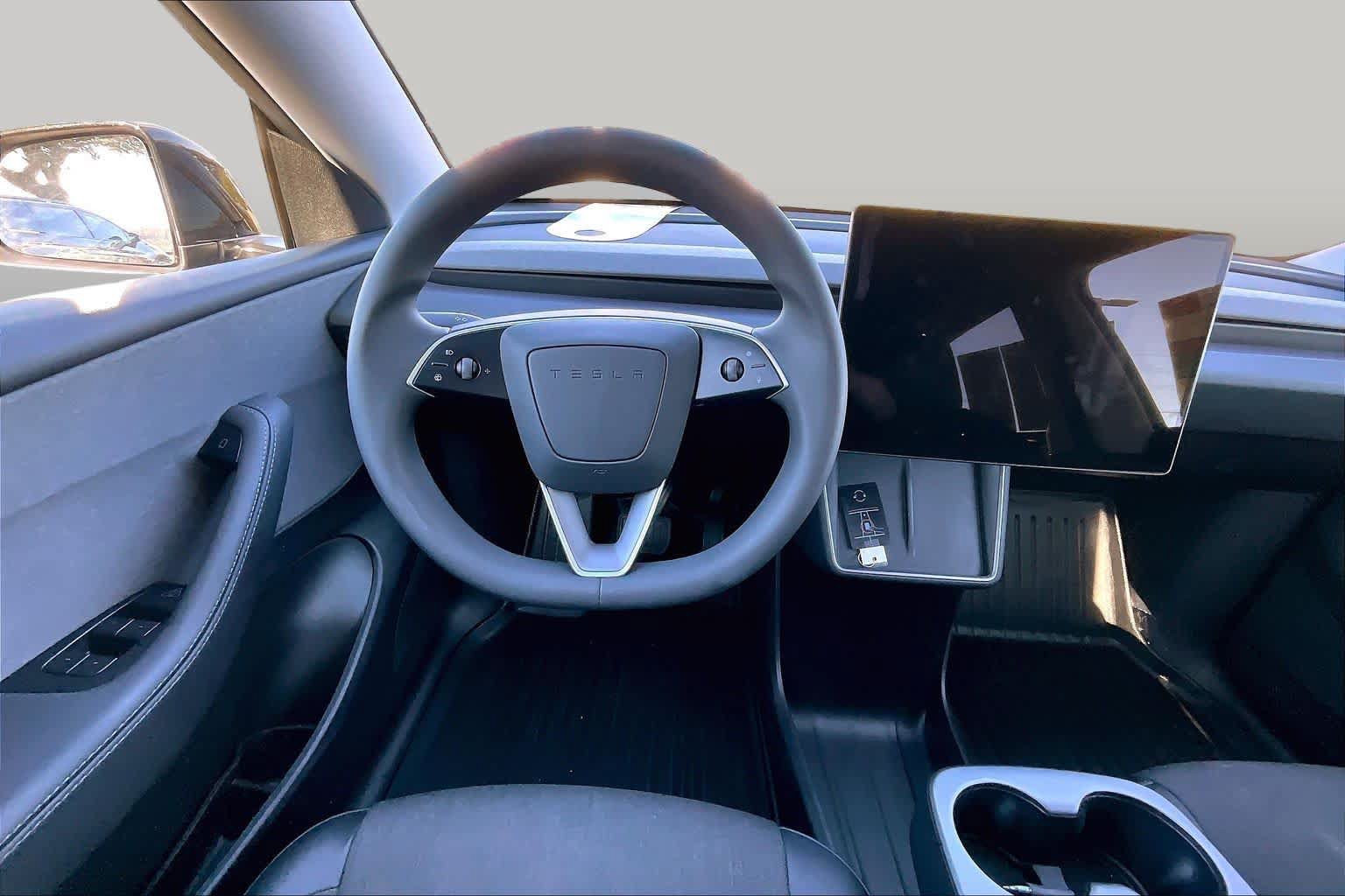 Used 2026 Tesla Model Y 2WD image 5