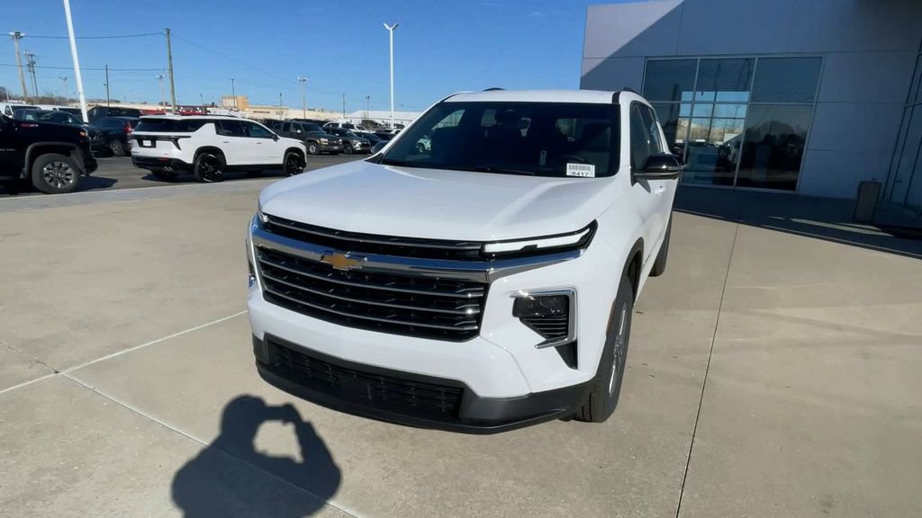 New 2026 Chevrolet Traverse LT w/ Driver Confidence Package AWD/4WD image 5