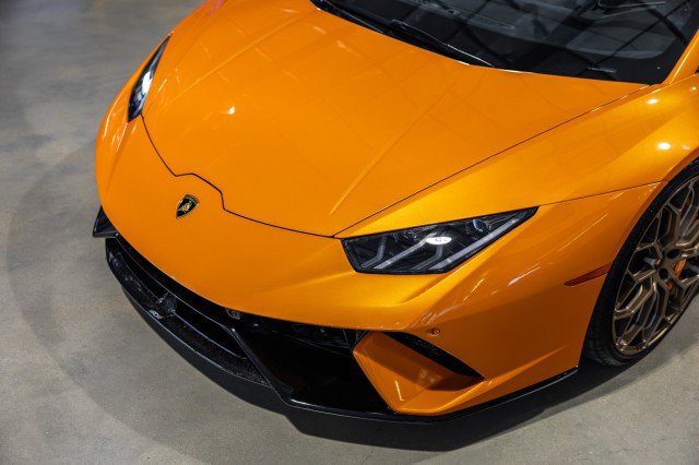 Used 2018 Lamborghini Huracan Performante AWD/4WD image 21