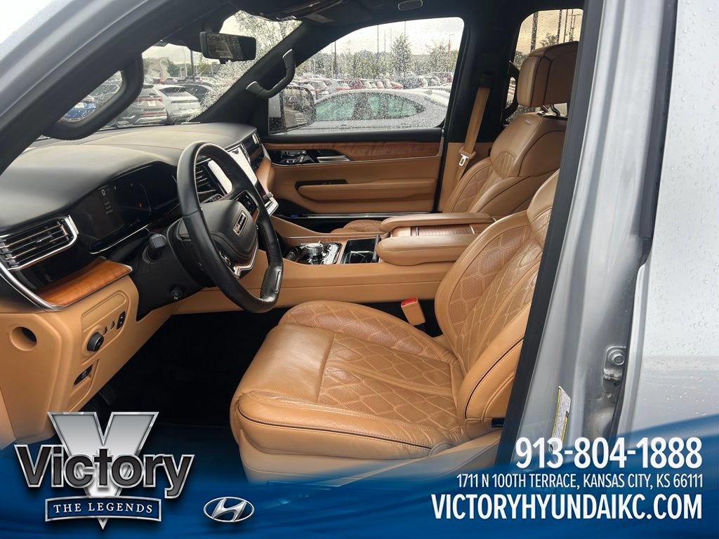 Used 2022 Jeep Grand Wagoneer Series III w/ Rear Seat Video Group 1 AWD/4WD image 9