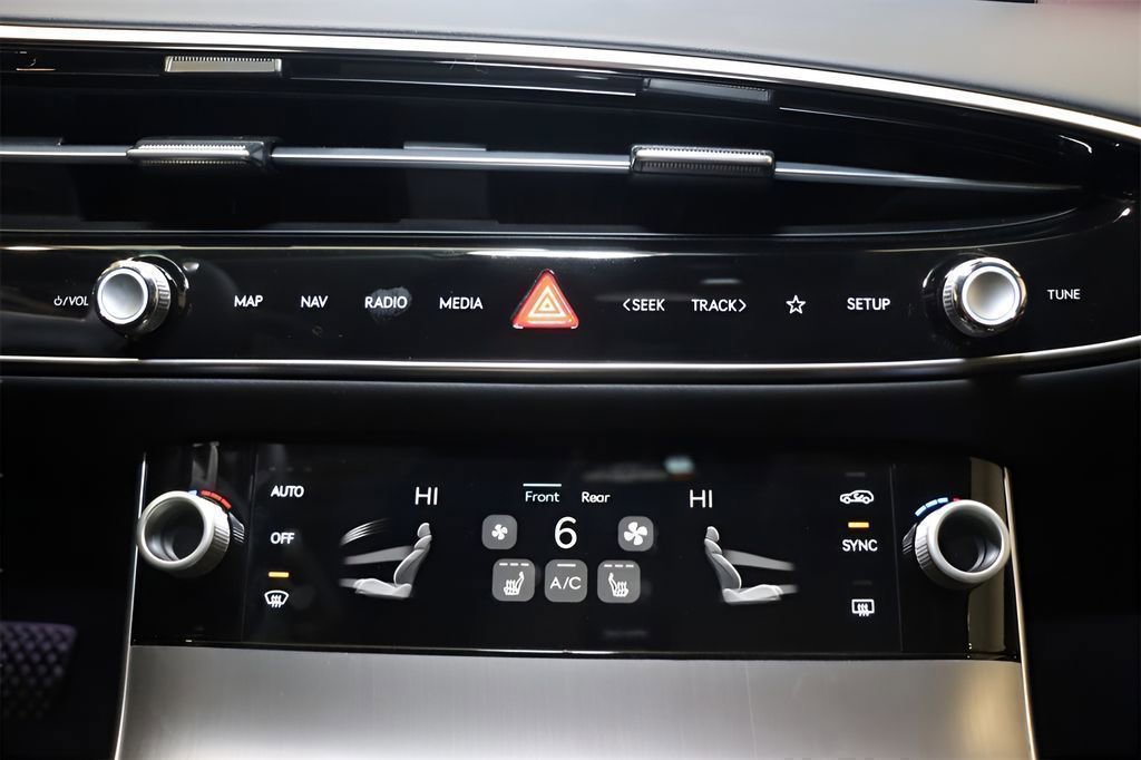 Certified 2026 Genesis GV70 2.5T Select AWD/4WD image 27