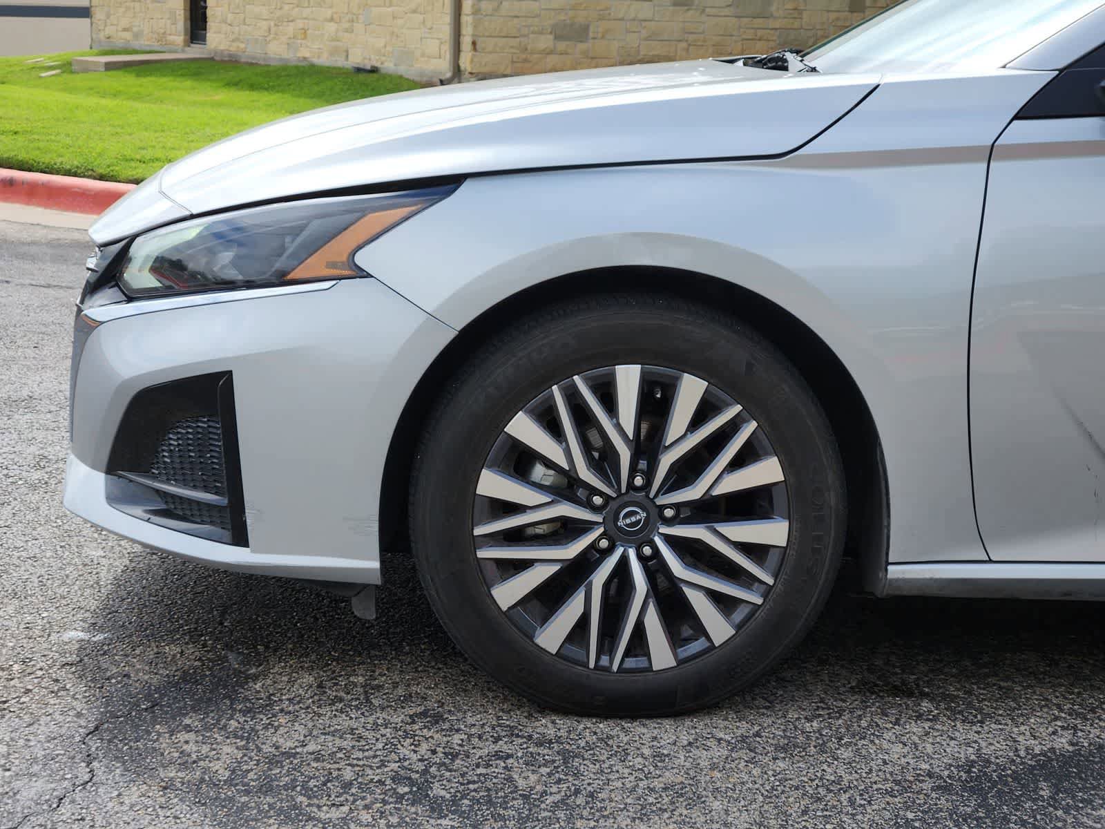 Used 2025 Nissan Altima 2.5 SV FWD image 8