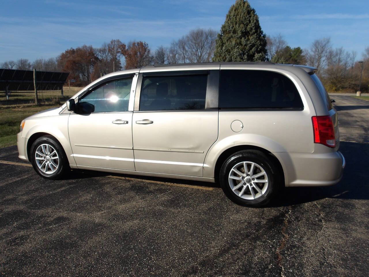 Used 2013 Dodge Grand Caravan SXT w/ Entertainment Group 1 image 12