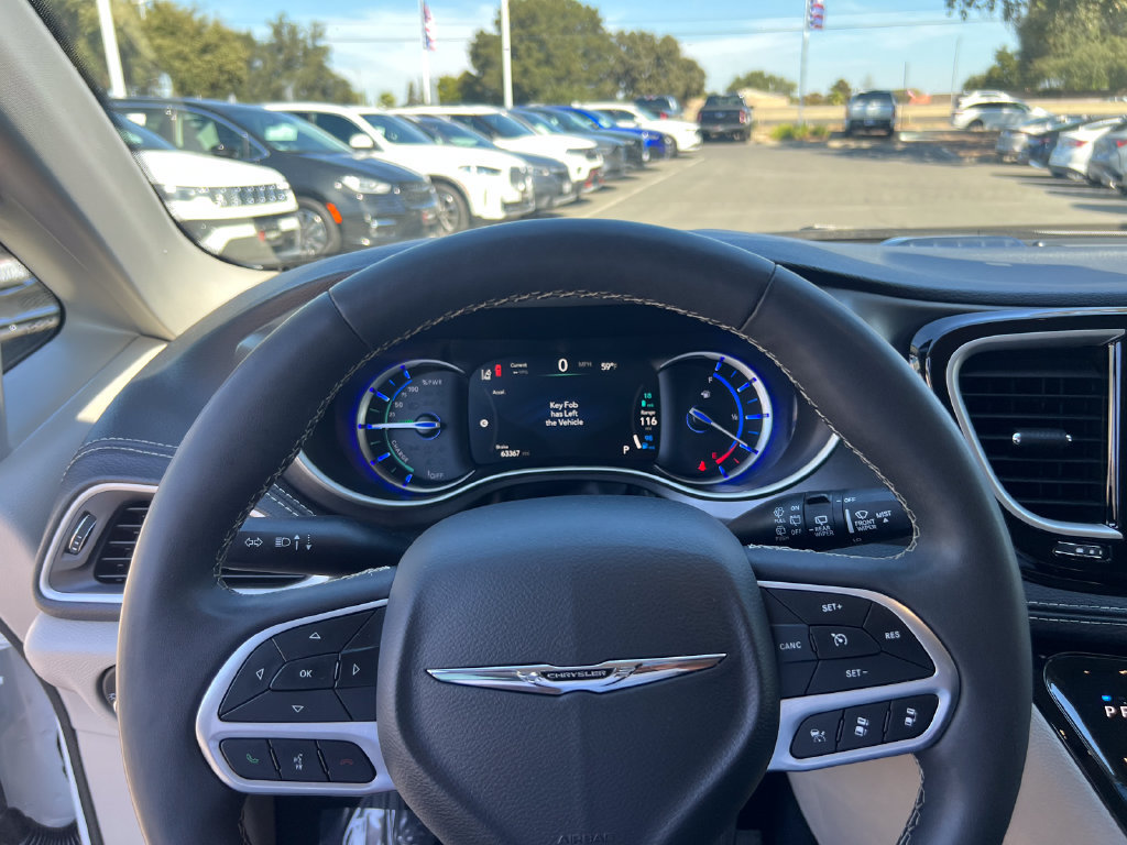 Used 2024 Chrysler Pacifica Limited FWD image 12