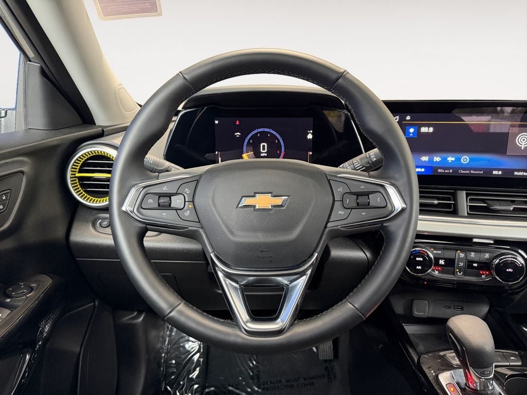 Used 2024 Chevrolet Trax LT w/ Sunroof Package FWD image 13