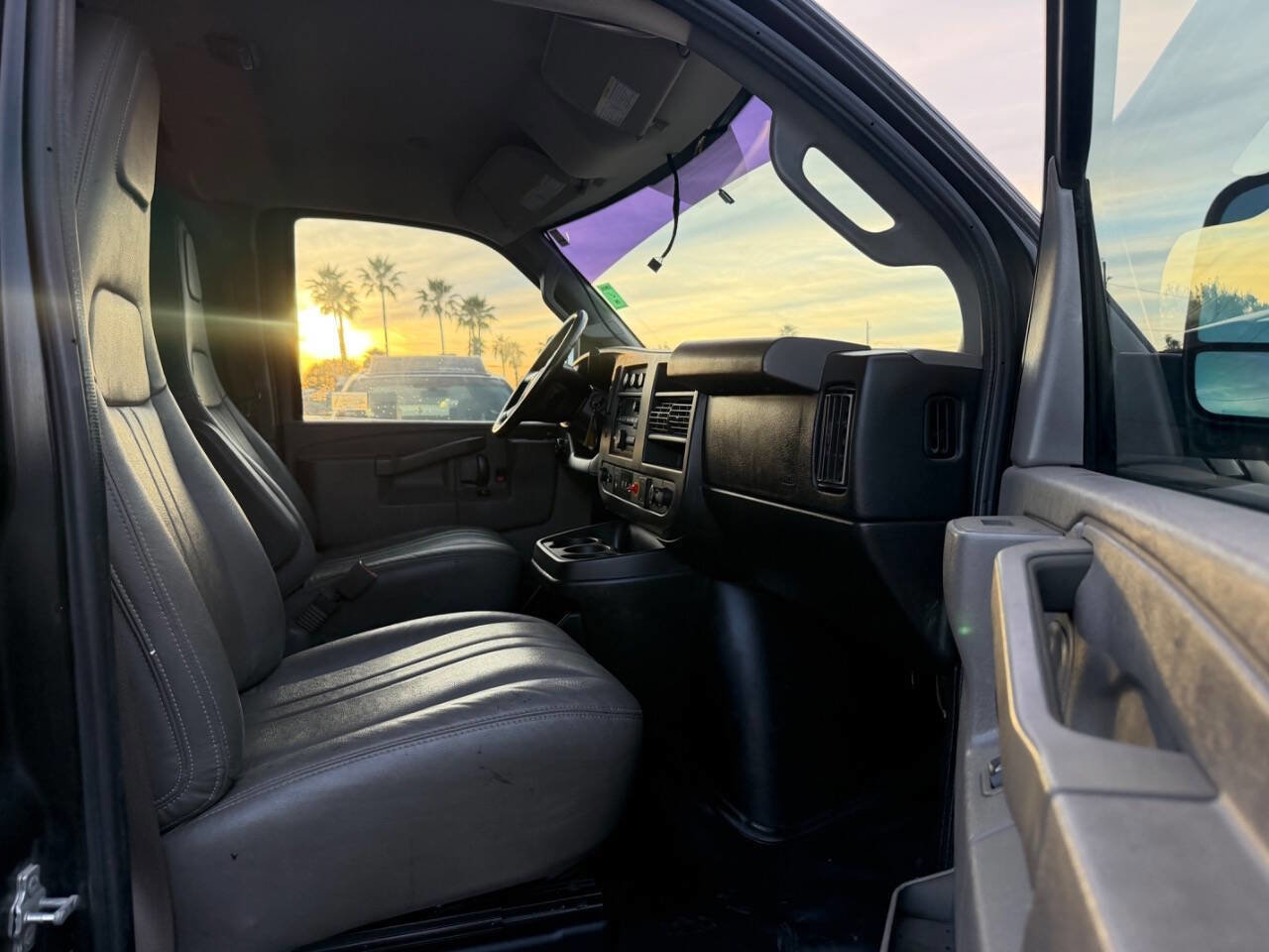 Used 2018 Chevrolet Express 2500 w/ Driver Convenience Package image 21