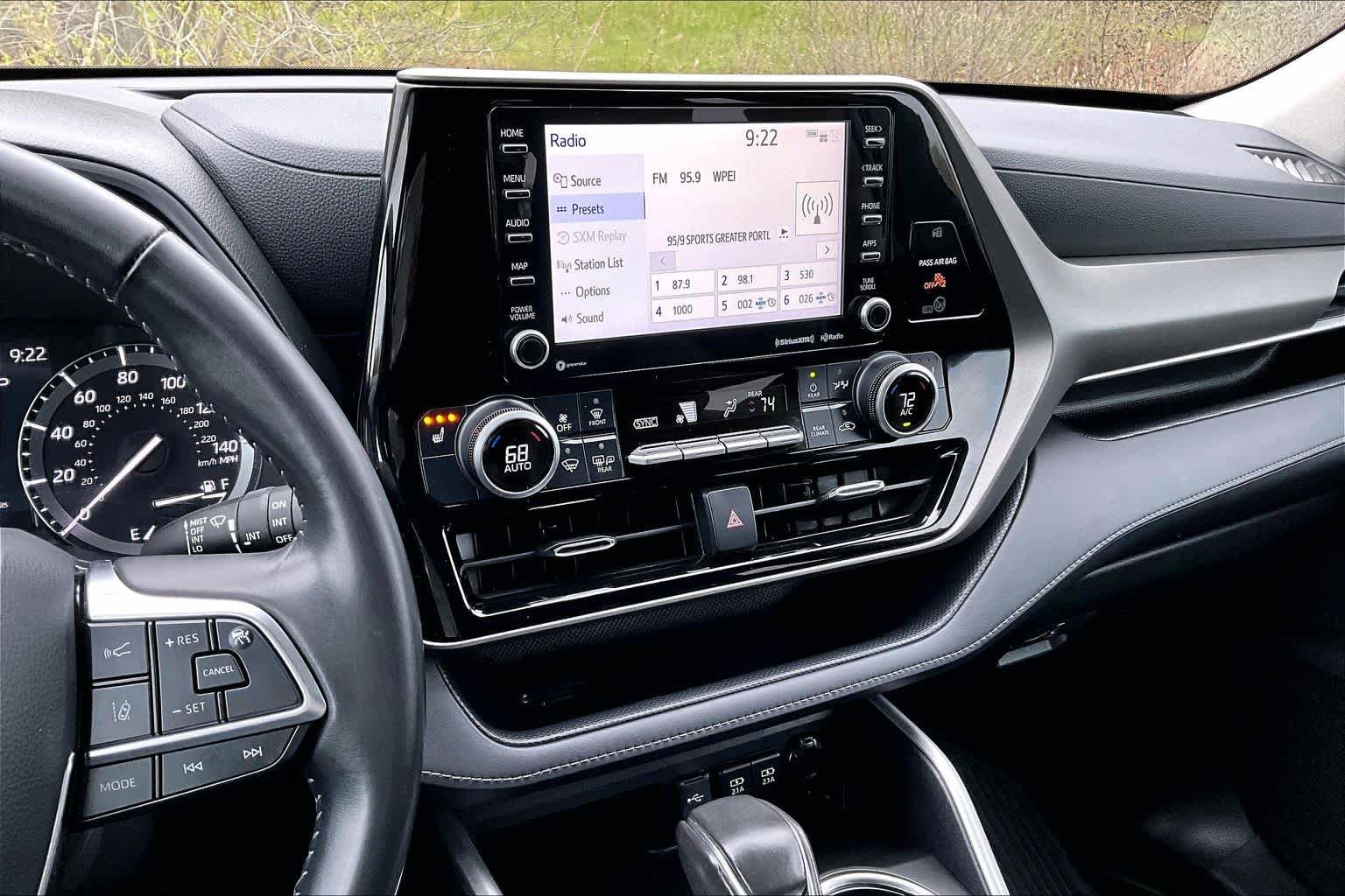 Used 2021 Toyota Highlander XLE AWD/4WD image 7