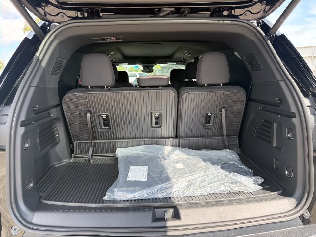 New 2027 Chevrolet Traverse LT w/ Sun and Wheel Package AWD/4WD image 11
