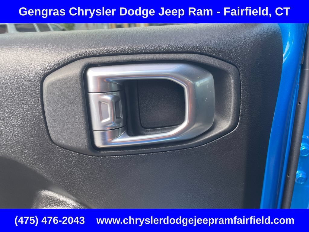 Certified 2025 Jeep Gladiator Sport AWD/4WD image 32