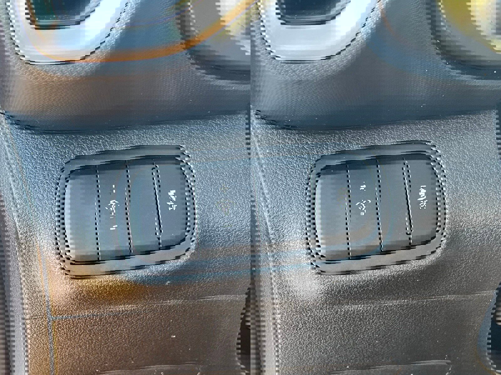 Certified 2025 Hyundai Venue SEL image 26