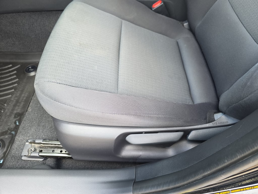 Used 2024 Toyota Prius LE AWD/4WD image 30