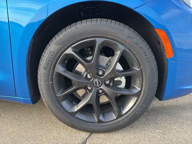 New 2026 Chrysler Pacifica Select image 8