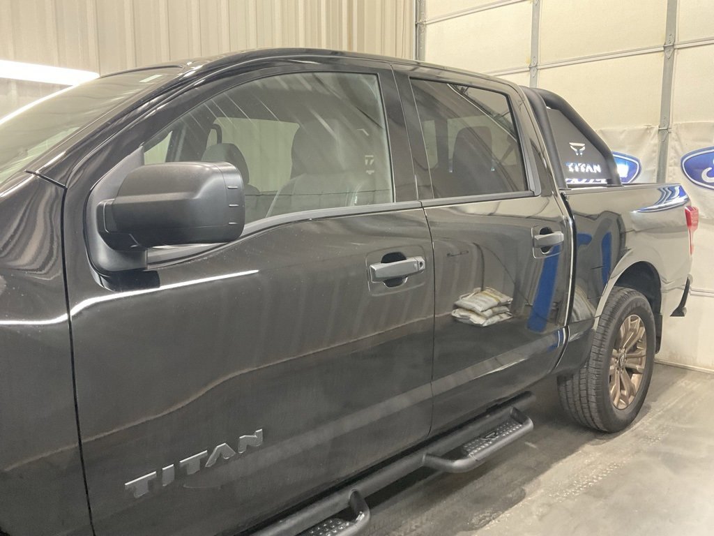 Used 2024 Nissan Titan SV w/ SV Bronze Edition Package image 5