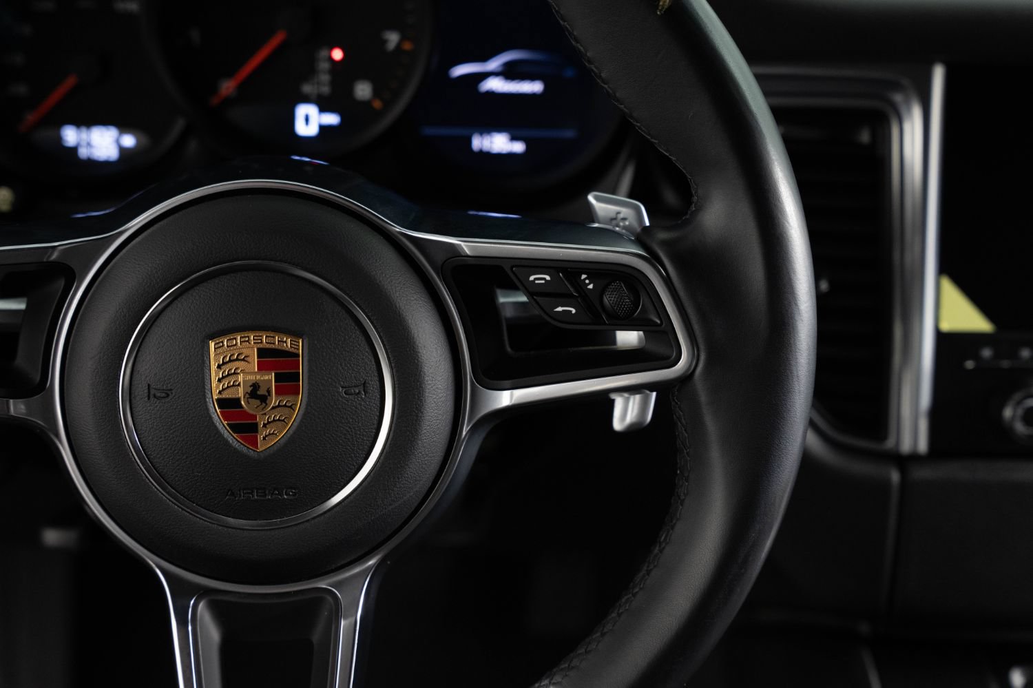 Used 2017 Porsche Macan AWD/4WD image 31