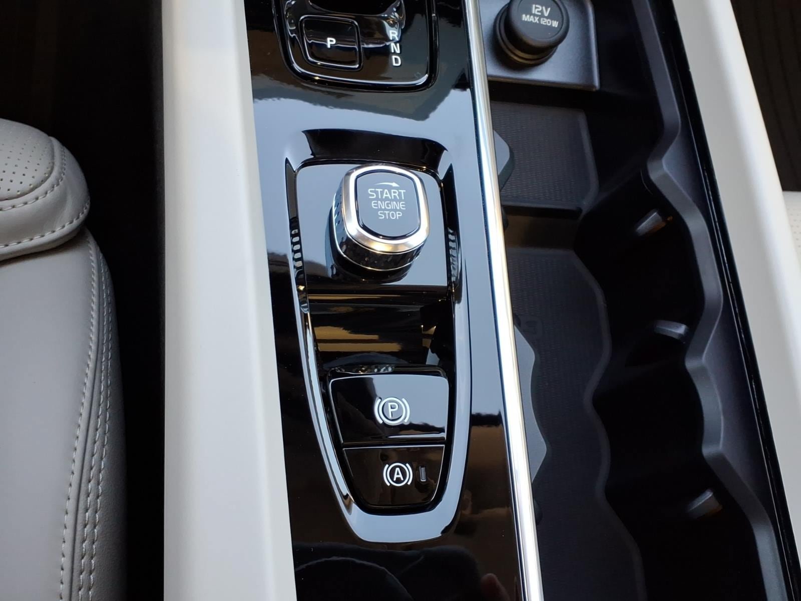 New 2027 Volvo XC60 B5 Ultra AWD/4WD image 17