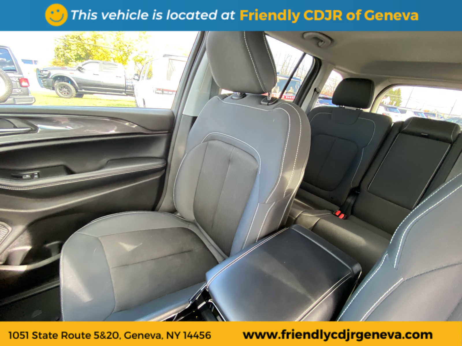 Used 2023 Jeep Grand Cherokee Laredo w/ Luxury Tech Group I image 11