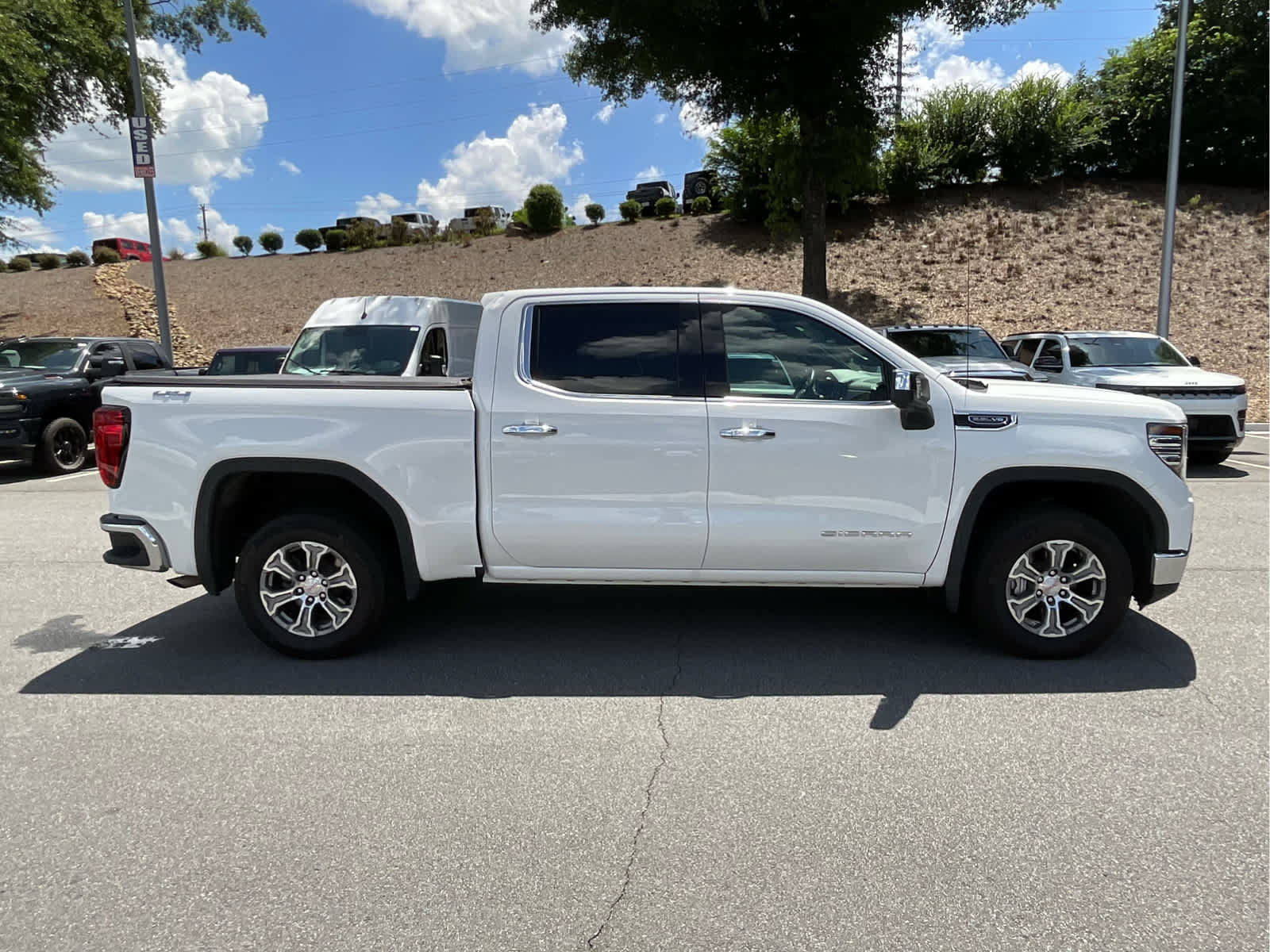 Used 2024 GMC Sierra 1500 SLT AWD/4WD image 6