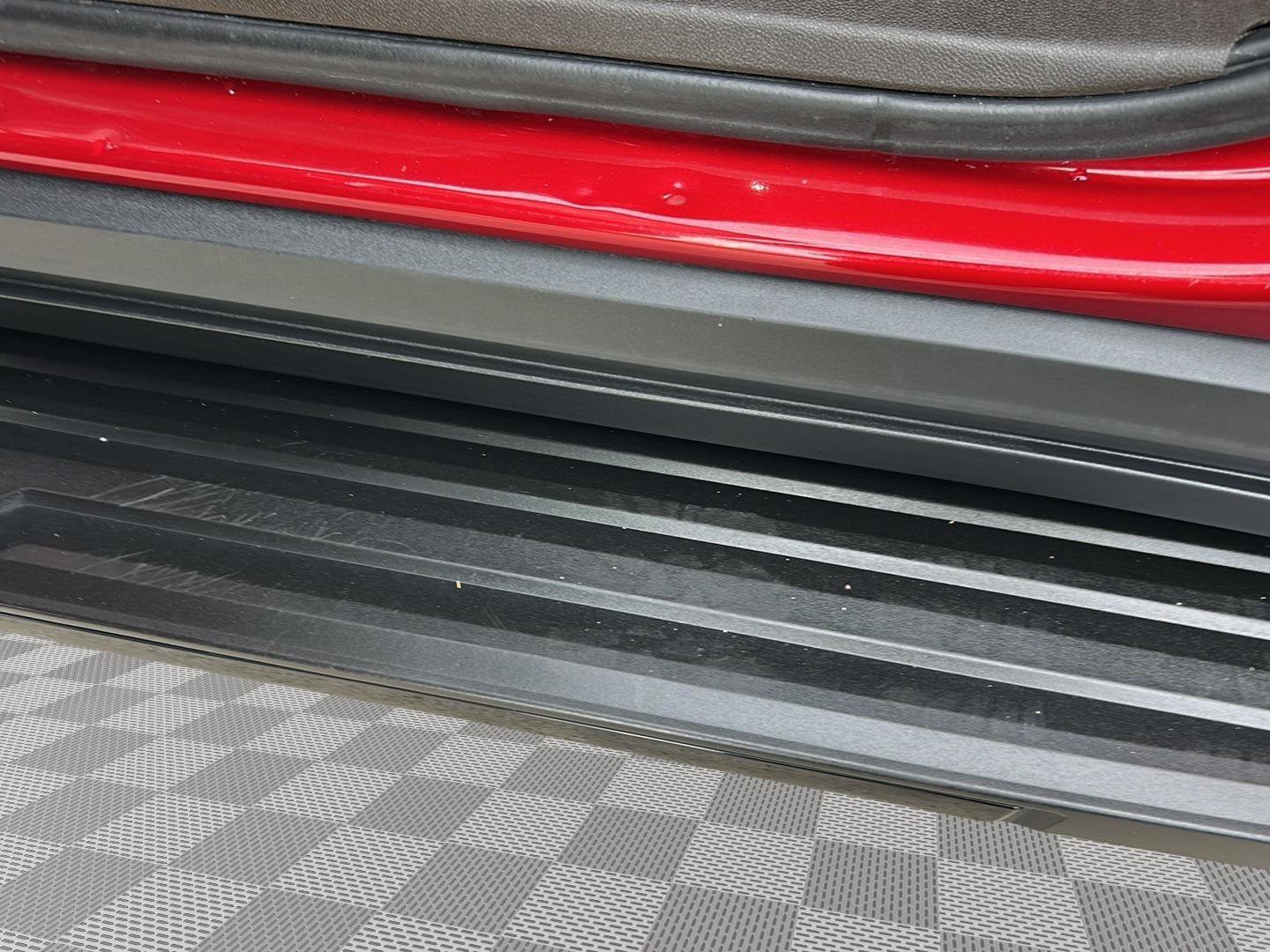 Used 2023 GMC Yukon XL SLT image 24