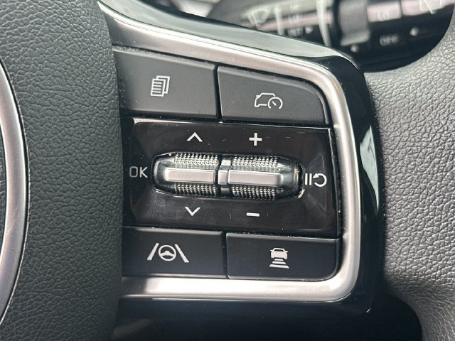 Certified 2025 Kia Sorento LX FWD image 26