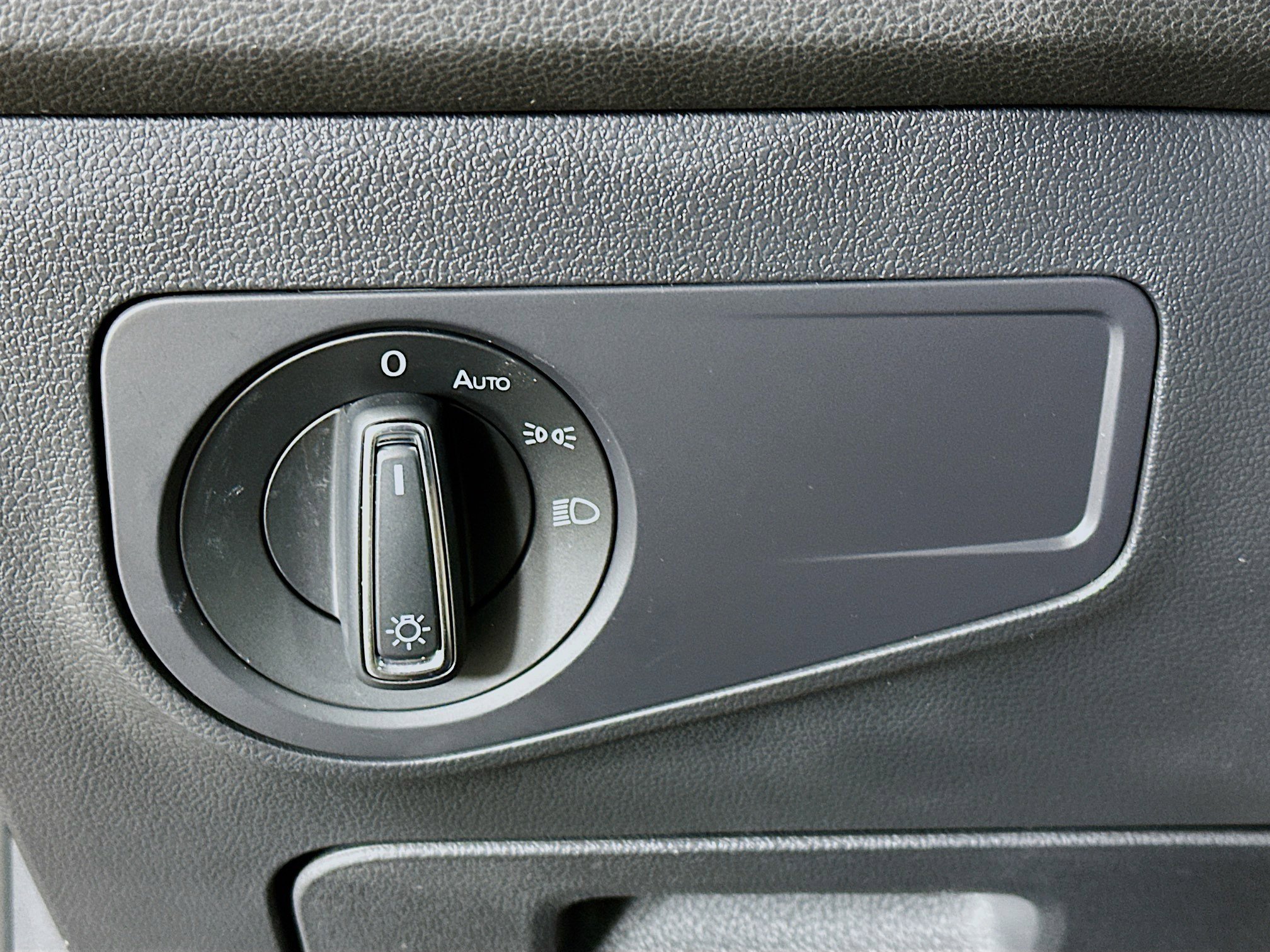 Used 2024 Volkswagen Tiguan SE image 17