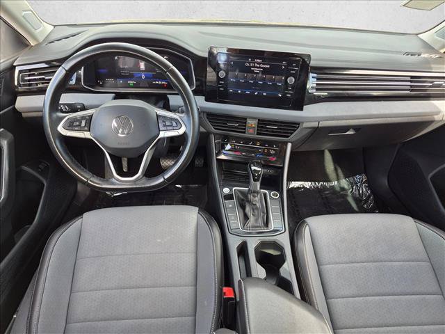 Used 2025 Volkswagen Jetta SE FWD image 21