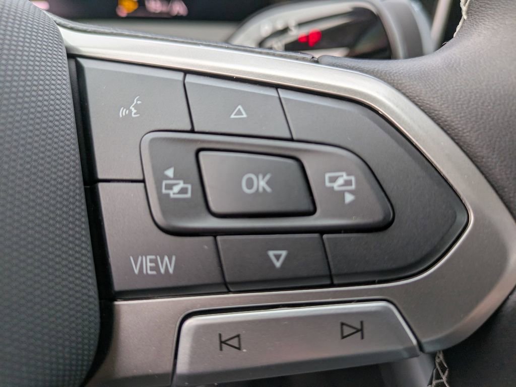 New 2026 Volkswagen Tiguan SE image 18