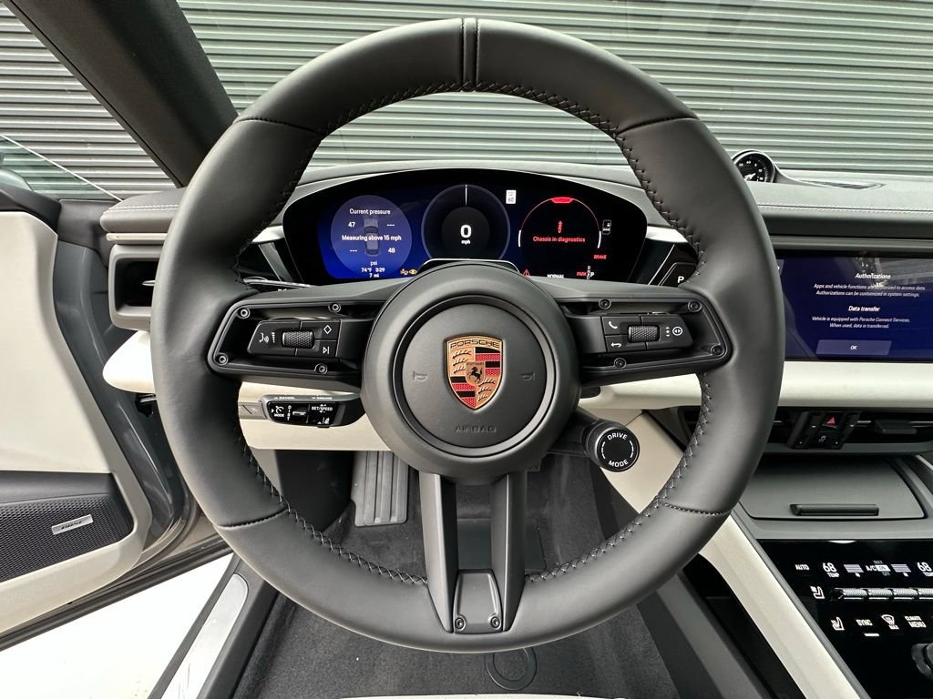 Used 2026 Porsche Macan Electric RWD image 16