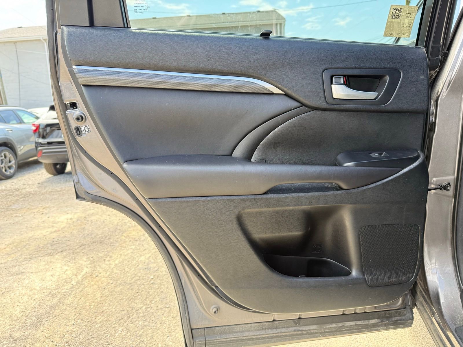 Used 2017 Toyota Highlander SE AWD/4WD image 19