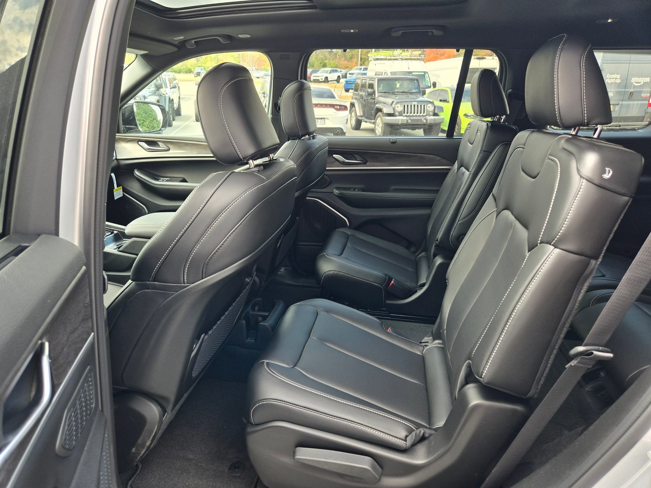 New 2025 Jeep Grand Cherokee L Limited w/ Luxury Tech Group II image 23