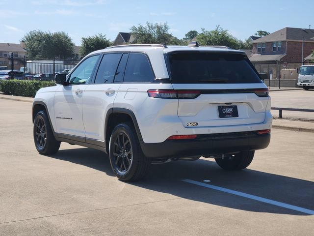 Used 2025 Jeep Grand Cherokee Altitude RWD image 3