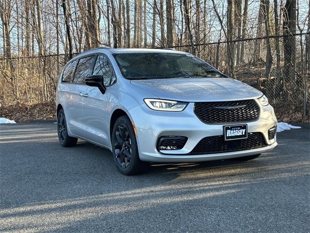 New 2026 Chrysler Pacifica Select w/ S Appearance Package image 1