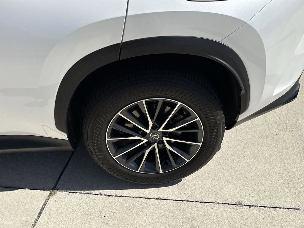 Used 2024 Lexus NX 250 FWD image 19
