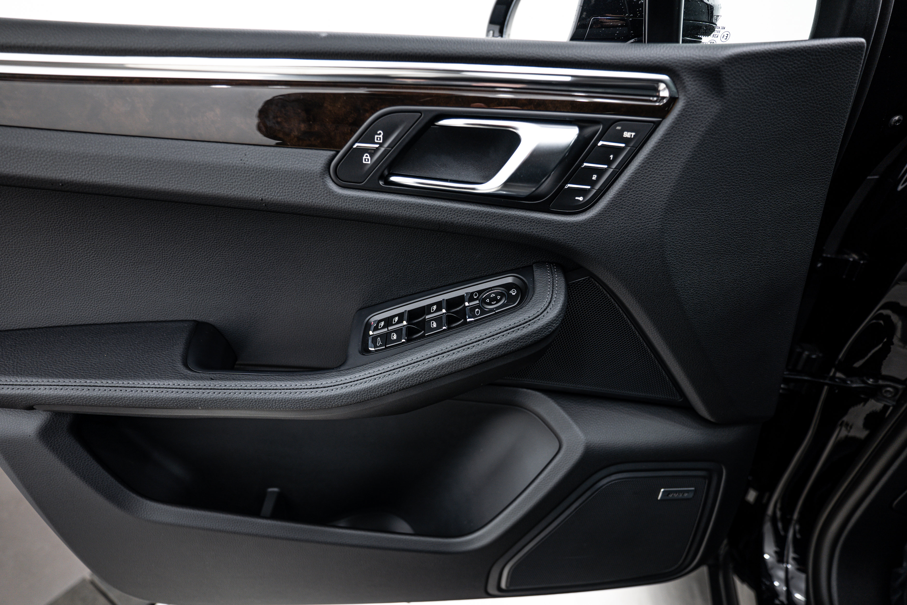 Certified 2026 Porsche Macan AWD/4WD image 17