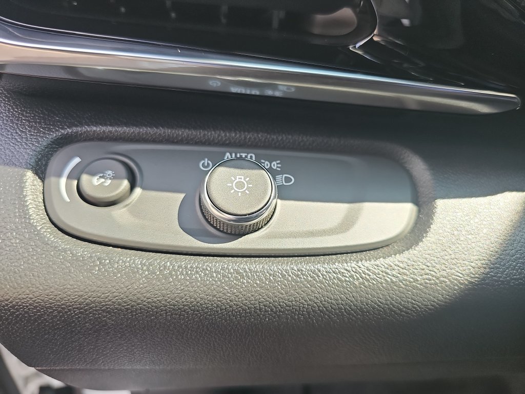 Certified 2024 Buick Envista Sport Touring w/ Convenience I Package FWD image 31