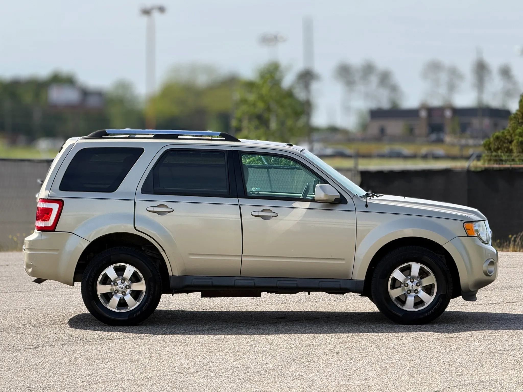 Used 2010 Ford Escape Limited AWD/4WD image 7