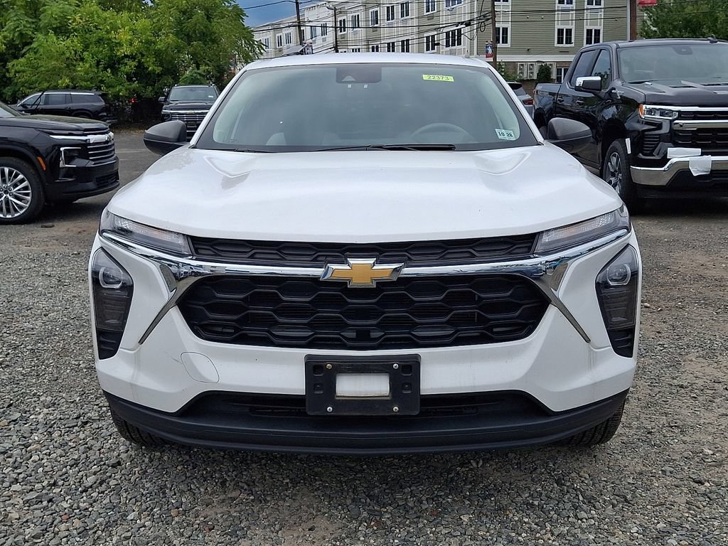 Used 2024 Chevrolet Trax LS FWD image 2