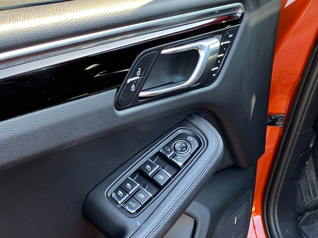 Used 2022 Porsche Macan AWD/4WD image 11