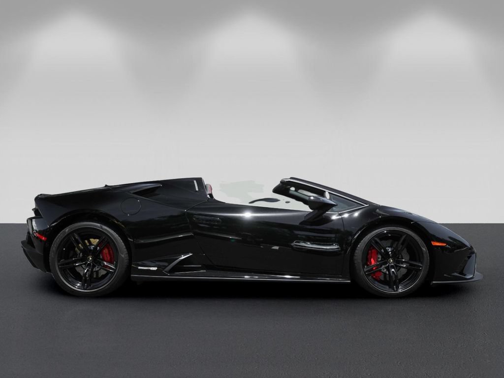 Used 2020 Lamborghini Huracan EVO RWD image 2