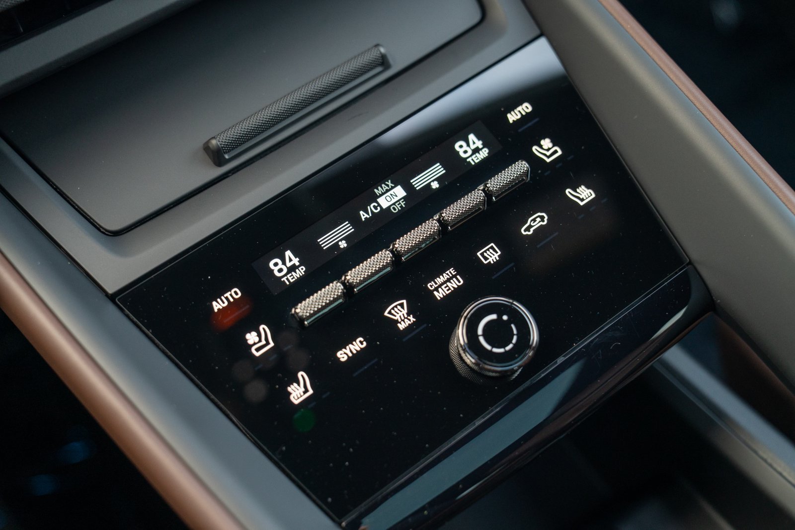 Certified 2025 Porsche Macan Turbo Electric AWD/4WD image 19