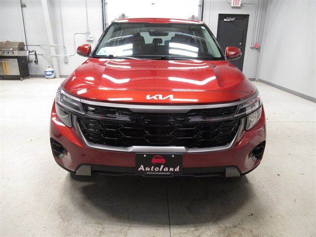 Used 2024 Kia Seltos X-Line AWD/4WD image 2